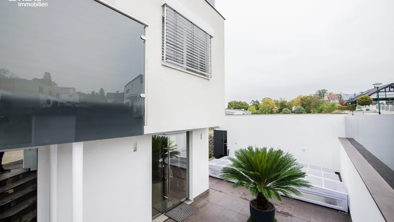 Exklusives Luxuspenthouse/Doppelhaushälfte mit 5 Zimmern, 2 Garagenplätzen, Heimkino und vielem mehr!