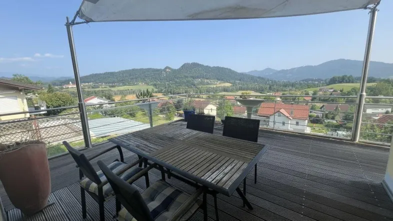 Großzügiges Haus in Hanglage mit traumhaftem Ausblick, ca. 100 m² großer Terrasse und das nur 20 Autominuten von Klagenfurt entfernt!