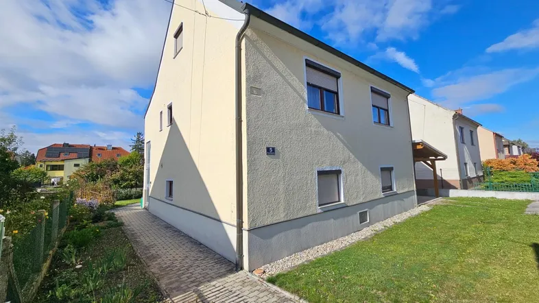 Straßenansicht Haus