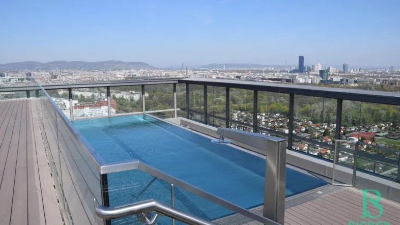 Rooftop-Pool