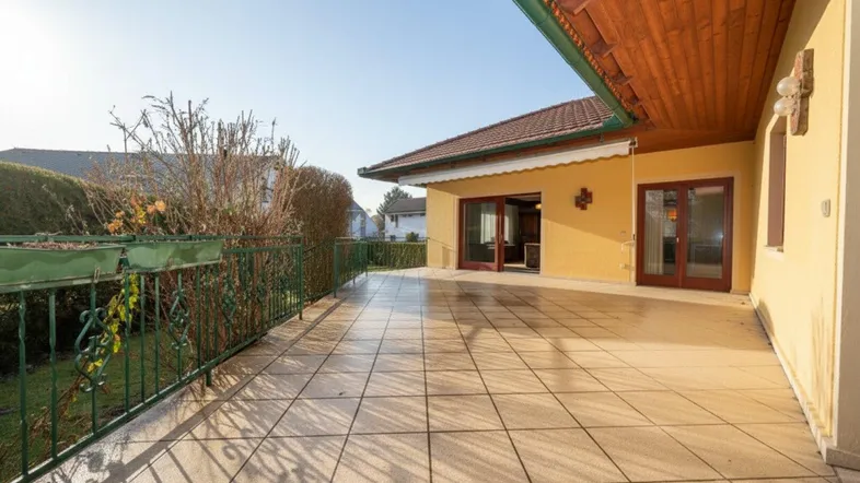 Bungalow mit großer Südterrasse!