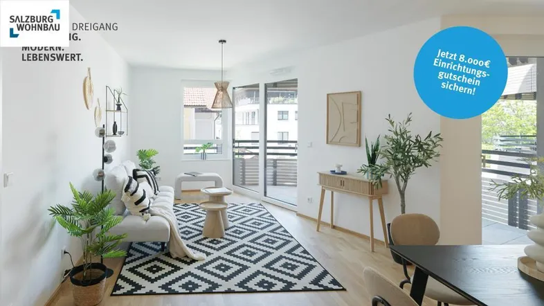 Heller, modern eingerichteter Wohn-Essbereich mit Holzboden und Zugang zum Balkon.