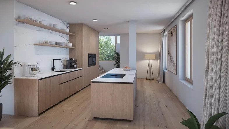 Moderne Küche mit Holzfronten, Kücheninsel und Marmorrückwand, ausgestattet mit Einbaugeräten und hellem Holzboden.