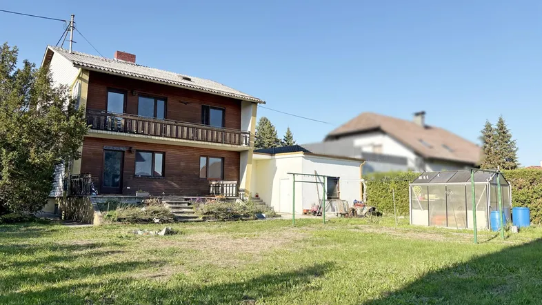 Haus Rückseite und Garten