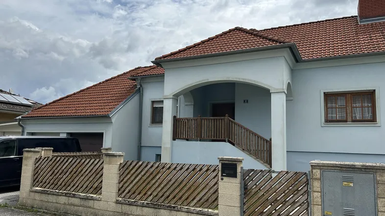 Haus mit Doppelgarage