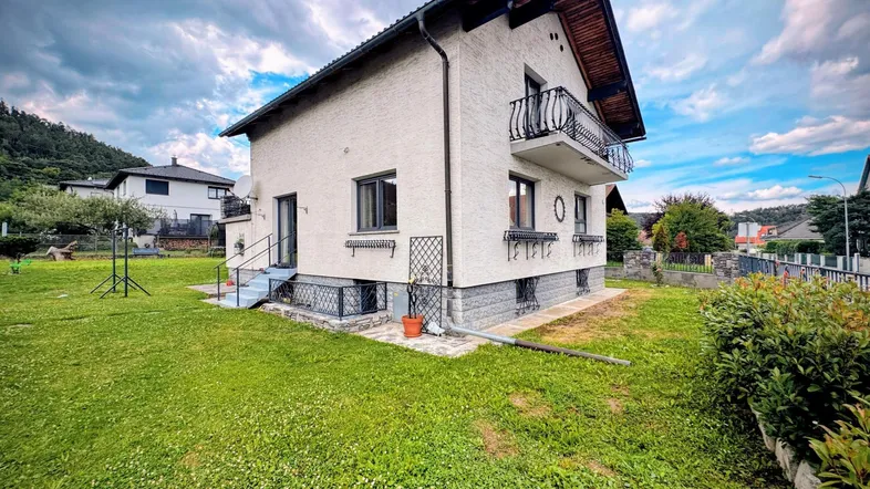 Familienhaus mit Doppelgarage und Sommerlouge