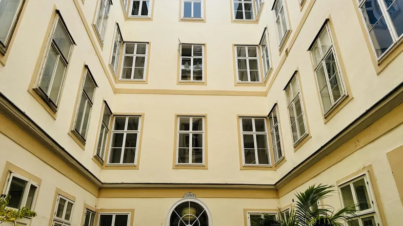 20251013_094427672_iOS