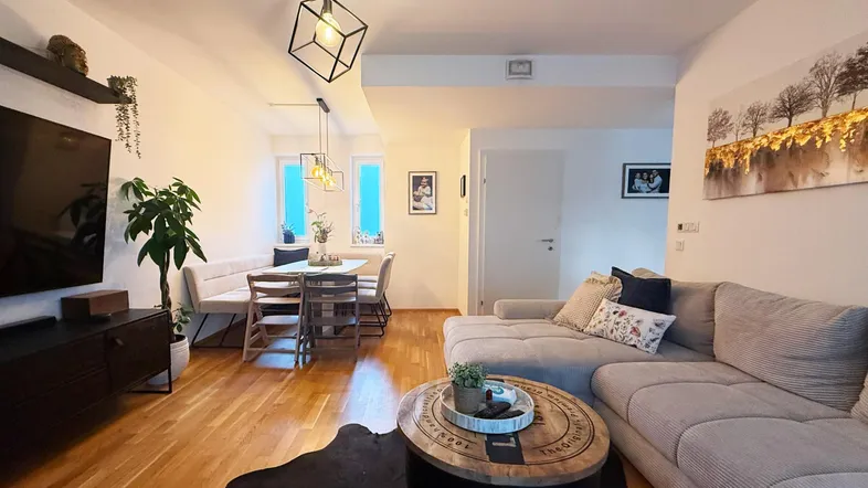 EG Wohnzimmer mit Zugang zur Terrasse