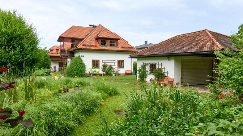Grün-Oase! Großzügiges Wohnhaus mit drei Wohneinheiten in Salzburg-Gneis