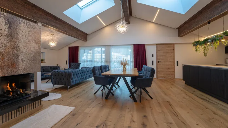 Sonnige Dachgeschosswohnung mit Bergblick und Garten (06510)