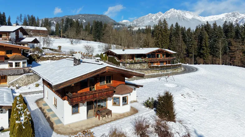 Exklusives Tiroler Bergchalet mit Kaiserblick in Ruhelage (03562)