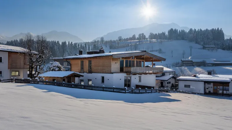 Idyllisch gelegenes Landhaus mit traumhaftem Panoramablick ( 05153 )