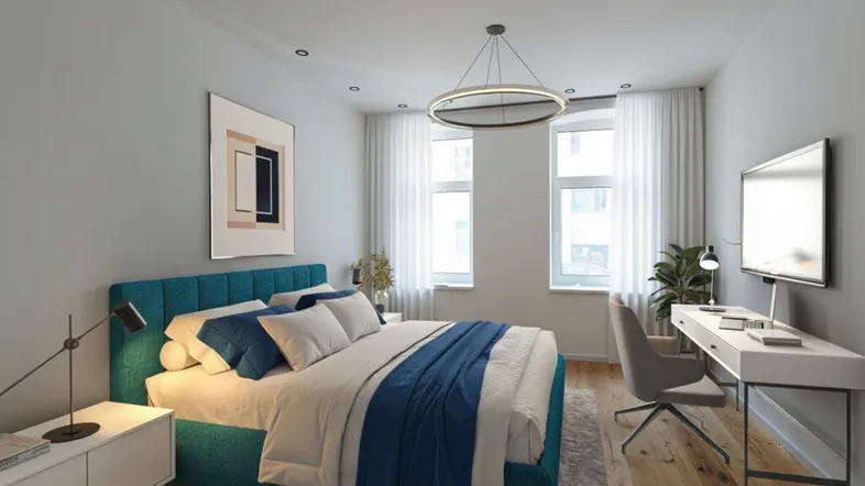 Helles Schlafzimmer mit modernem Bett, Schreibtisch und großen Fenstern, ausgestattet mit einer eleganten Deckenleuchte.