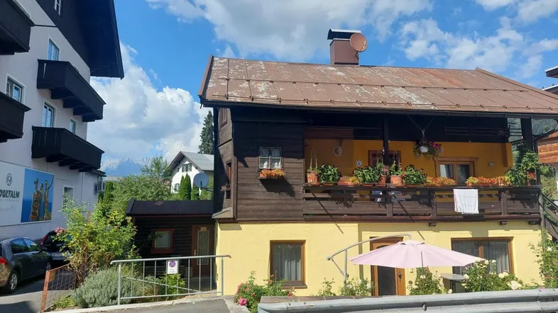 Bestandshaus mit 3 Wohnungen
