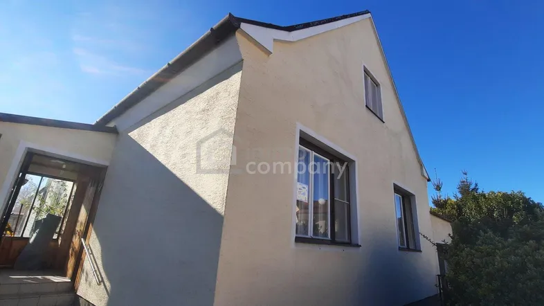 Preisreduzierung! 2 Häuser + Nebengebäude + großer Grund im Speckgürtel von Wien !