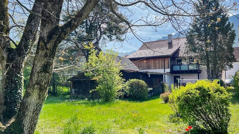 Balkon mit Blick in den eigenen Garten