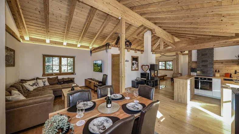 KITZIMMO-Exklusive Dachgeschosswohnung in idyllischer Lage - Immobilien Oberndorf.