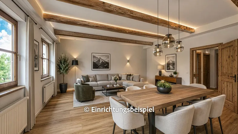 Modernes Wohn- und Esszimmer mit Holzbalken, indirekter Beleuchtung und stilvoller Einrichtung.
