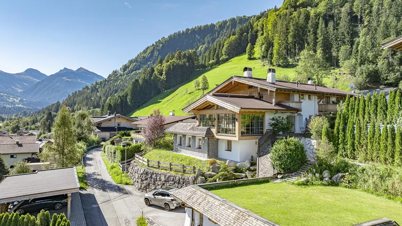 KITZIMMO-Exklusives Landhaus in traumhafter & unverbaubarer Aussichtslage - Immobilien Kitzbühel.