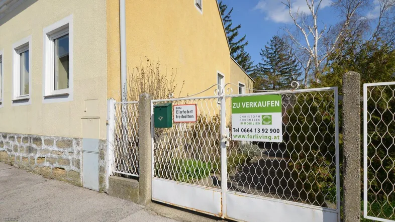 CHRISTOPH CHROMECEK IMMOBILIEN - PERCHTOLDSDORF - Ruhig gelegener und ausbaufähiger Altbau auf Eigengrund!