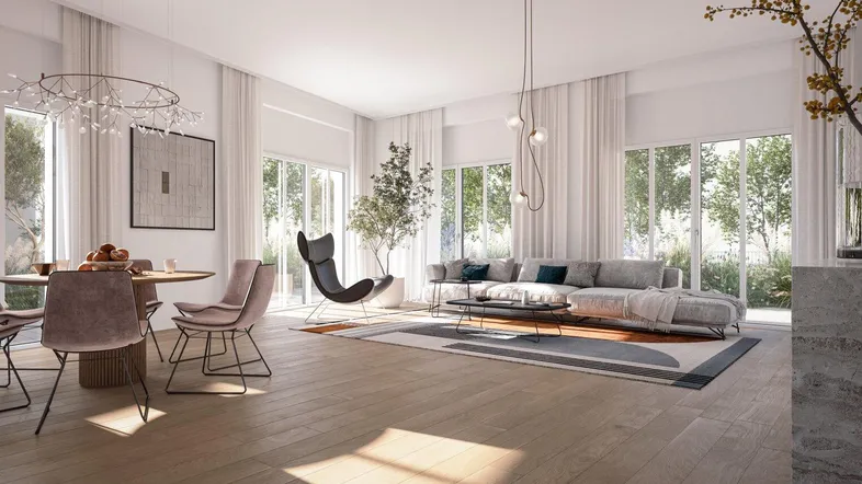 Helles, offenes Wohn-Esszimmer mit Holzboden, großen Fenstern und Zugang zum Gartenbereich.