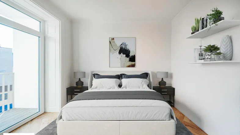 Helles, modernes Schlafzimmer mit Zugang zu einem Balkon und elegantem Parkettboden.