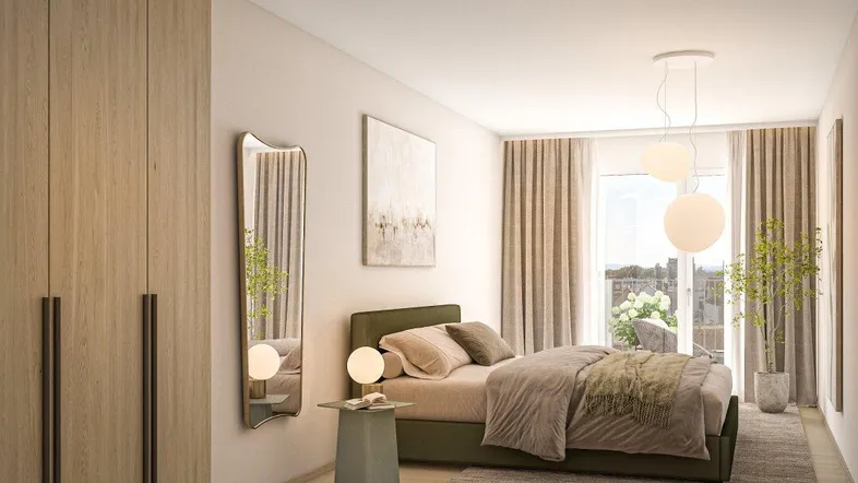 Helles Schlafzimmer mit Holzboden, Einbauschrank und Zugang zu einem Balkon.