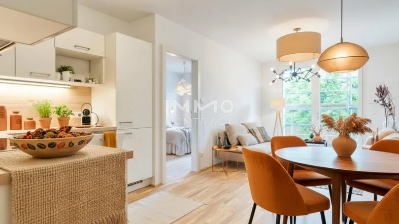 Helle, offene Wohnküche mit Essbereich und Blick in den angrenzenden Wohnraum.