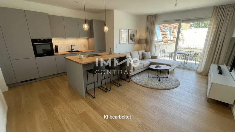 Moderner offener Wohn-Essbereich mit integrierter Küche, Holzboden und Zugang zum Balkon.
