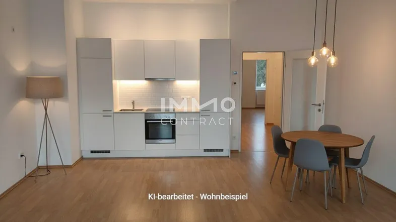 Modern eingerichteter Wohn-Essbereich mit integrierter weißer Küche und hellem Laminatboden.