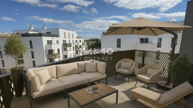 Geräumige Dachterrasse mit bequemen Loungemöbeln und Sonnenschirm, umgeben von modernen Gebäuden.