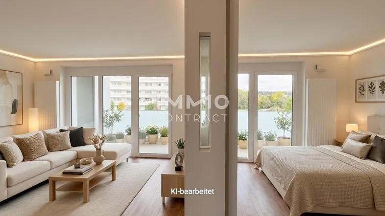 Heller, offener Wohn- und Schlafbereich mit modernem Design, Holzboden und Zugang zu einem Balkon mit Seeblick.