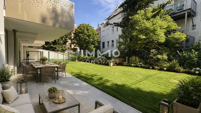 Großzügige Terrasse mit Essbereich und Lounge-Möbeln, angrenzend an einen gepflegten Garten.