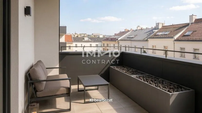Moderner Balkon mit bequemen Sitzgelegenheiten, stilvollem Pflanzgefäß und weitem Stadtblick.