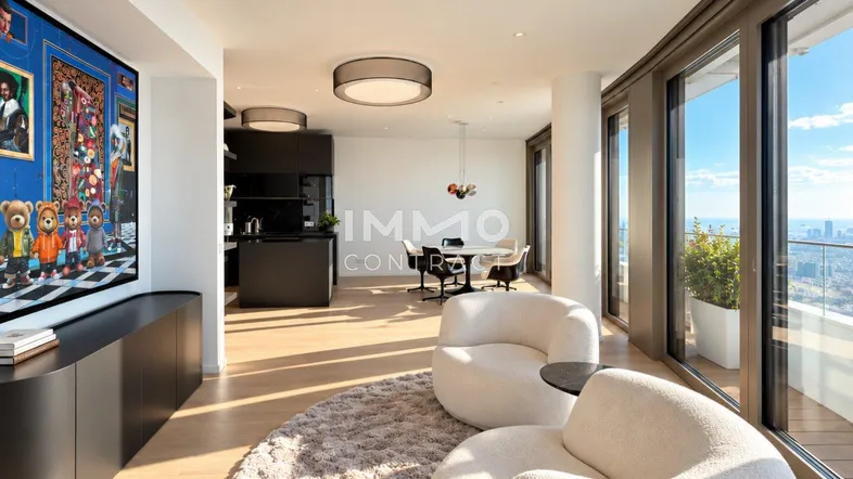 Moderner offener Wohn- und Essbereich mit integrierter Küche, Holzboden und Panoramablick auf die Stadt.