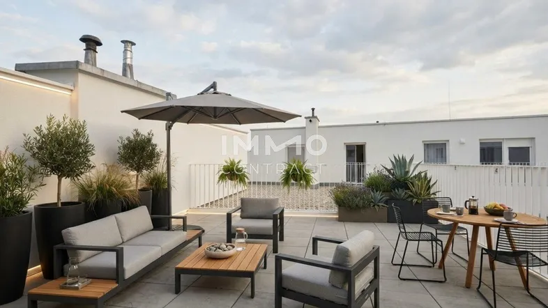 Geräumige Dachterrasse mit modernen Gartenmöbeln und Pflanzen, ideal zum Entspannen im Freien.