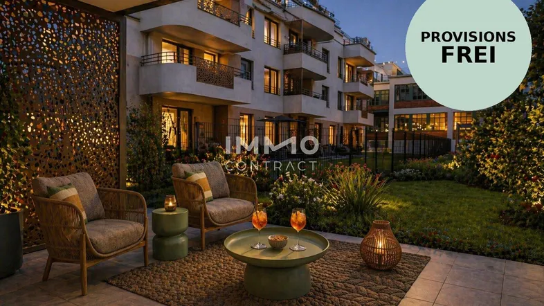 Gemütliche Terrasse mit modernen Gartenmöbeln, umgeben von einem gepflegten Garten und einem stilvollen Neubau.