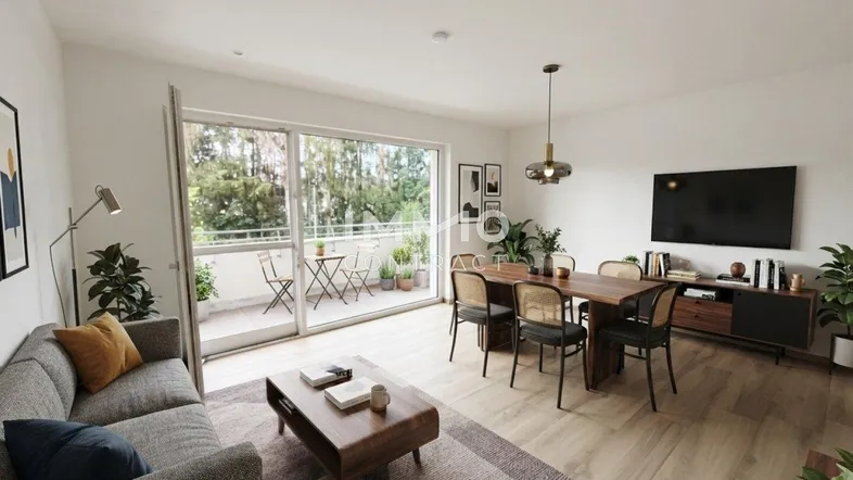 Heller offener Wohn-Essbereich mit Holzboden, modernen Möbeln und direktem Zugang zu einem Balkon.