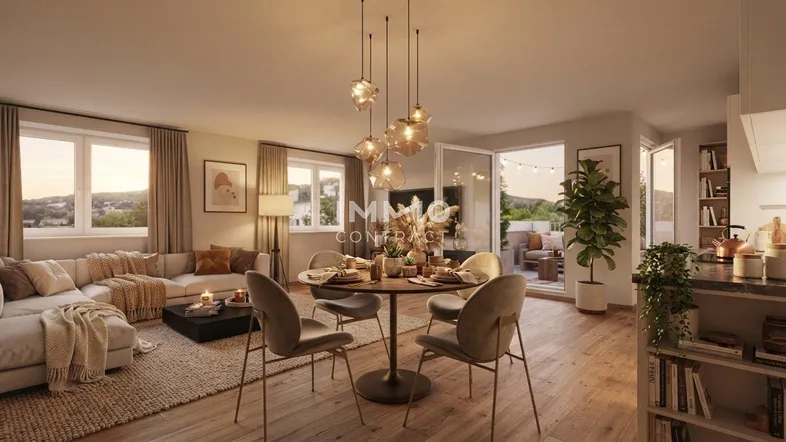 Heller, offener Wohn- und Essbereich mit modernem Design, Holzboden und Zugang zu einer Terrasse mit Grünblick.