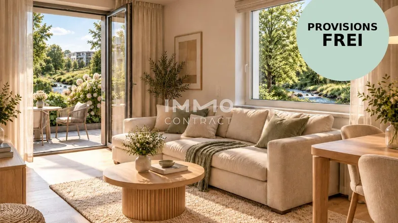 Helles Wohn- und Esszimmer mit Zugang zu einem Balkon und Blick auf die grüne Umgebung.