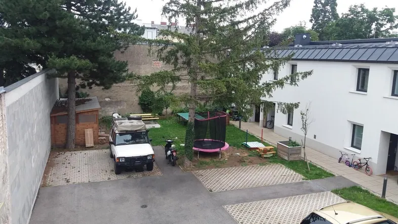 parkplätze re von einfahrt 1
