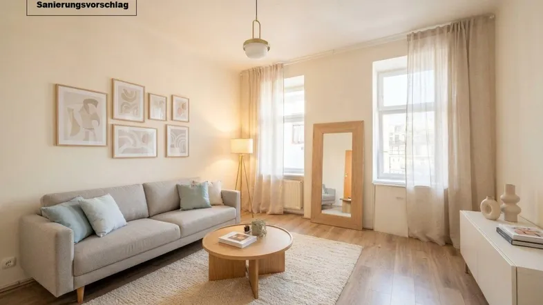 Helles Wohnzimmer mit beigem Sofa, Holzboden und einem großen Spiegel, als Sanierungsvorschlag dargestellt.