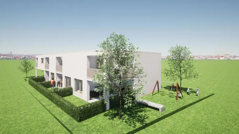 Visualisierung eines modernen Wohngebäudes mit Grünflächen und Kinderspielplatz im Freien.