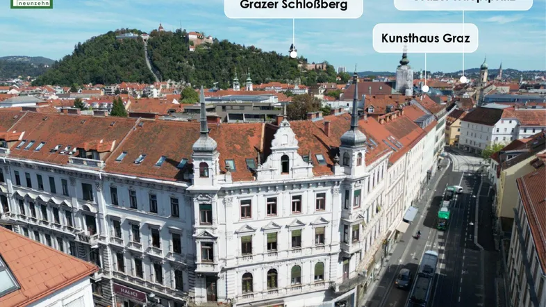 Panoramablick über die Stadt Graz mit dem Schlossberg, Hauptplatz und Kunsthaus.