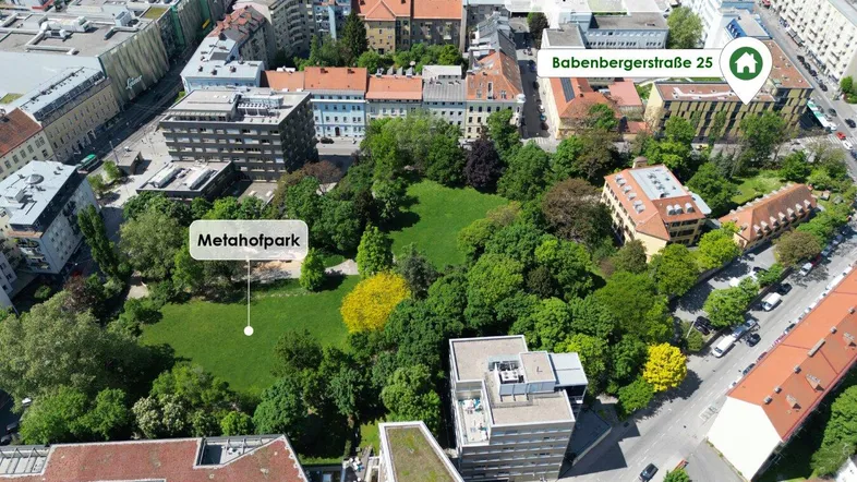 Luftaufnahme des Stadtgebiets mit Markierungen für den Hauptbahnhof und den Metahofpark.