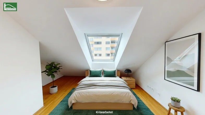 Helles Schlafzimmer im Dachgeschoss mit großem Dachfenster, Holzboden und moderner Einrichtung.