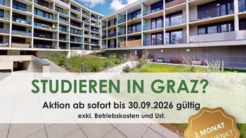 Modernes Apartmentgebäude mit mehreren Etagen, Balkonen und begrünten Außenbereichen unter blauem Himmel.