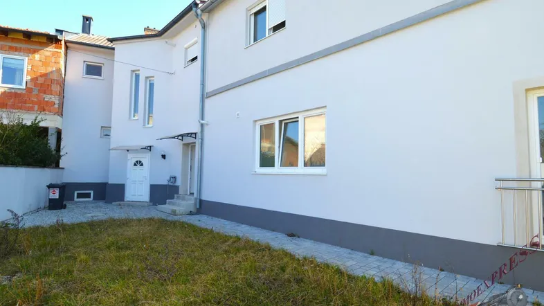 Komplett saniertes Zinshaus mit 4 Wohnungen auf einem 675 m² Grundstück - Büro - Ordination - bestandsfrei