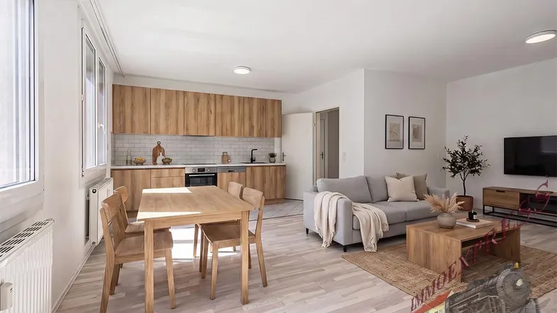 Helles, modern eingerichtetes Wohnzimmer mit offener Küche und Essbereich.