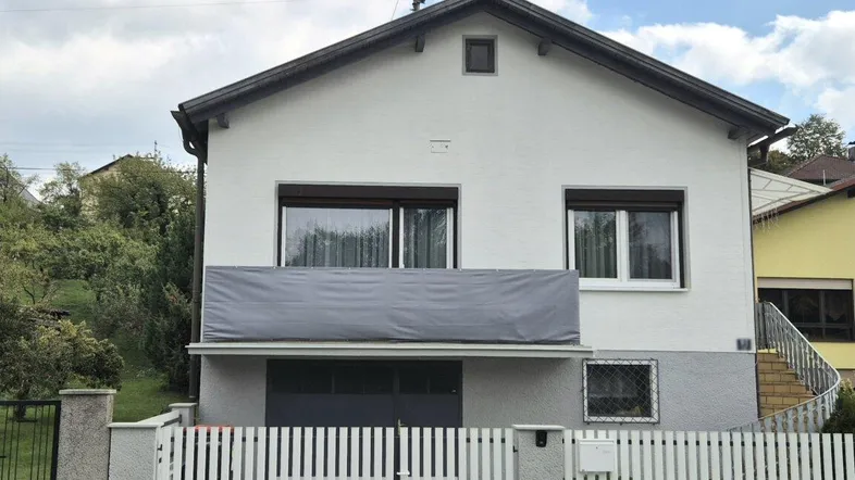 Hausansicht von der Straße